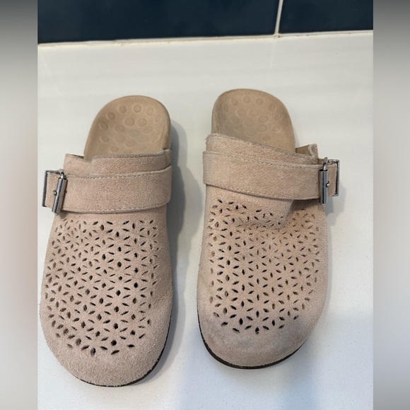 Vionic New Women's Cream Suede Mules - Picture 3 of 9